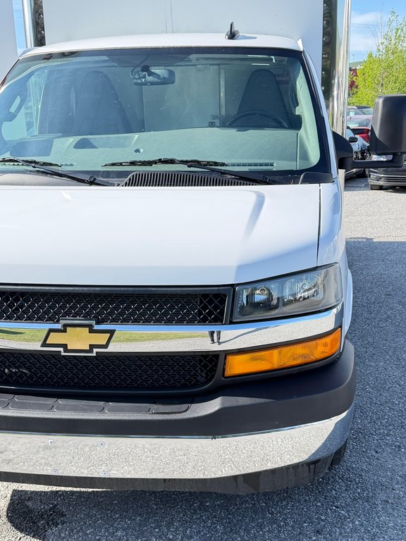 Chevrolet EXPRESS 3500 12 PIEDS BOITE COMME NEUF / SEULEMENT 1 000 KM / WOW !!! 2024 à Thetford Mines, Québec - 8 - w1024h768px