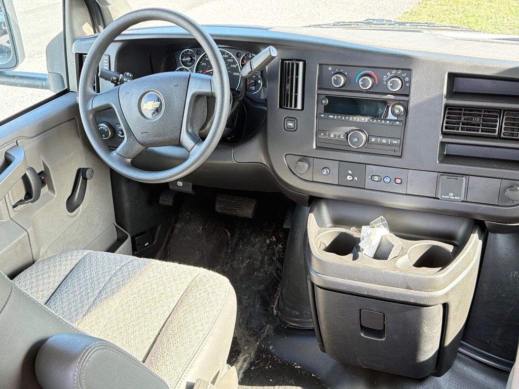 Chevrolet EXPRESS 3500 12 PIEDS BOITE COMME NEUF / SEULEMENT 1 000 KM / WOW !!! 2024 à Thetford Mines, Québec - 40 - w1024h768px