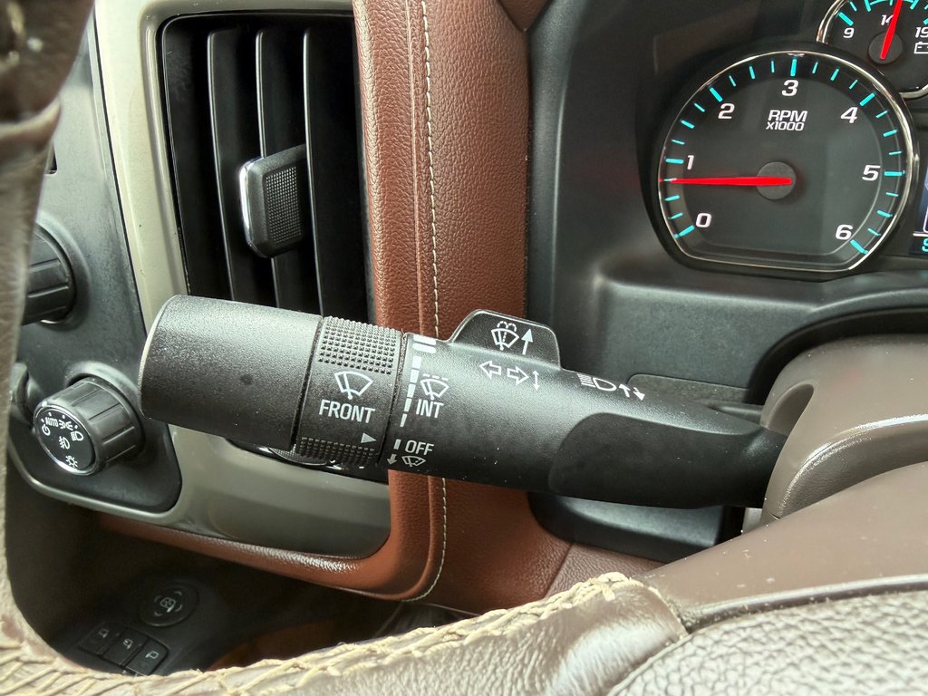 Chevrolet Silverado 1500 HIGH COUNTRY 6.2 / CREW / MARCHEPIEDS / TOILE ET + 2015 à Thetford Mines, Québec - 45 - w1024h768px