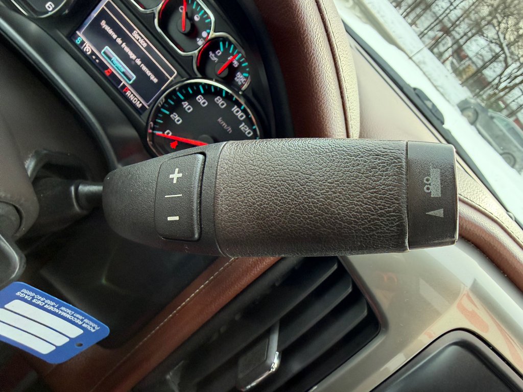 Chevrolet Silverado 1500 HIGH COUNTRY 6.2 / CREW / MARCHEPIEDS / TOILE ET + 2015 à Thetford Mines, Québec - 47 - w1024h768px