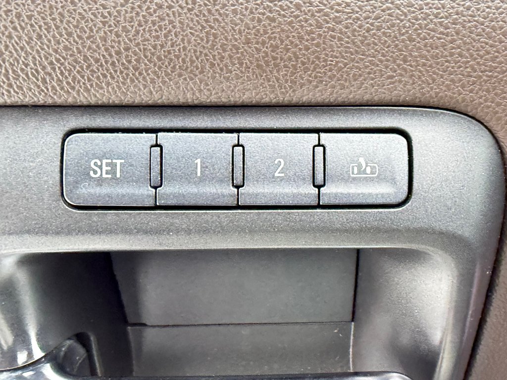 Chevrolet Silverado 1500 HIGH COUNTRY 6.2 / CREW / MARCHEPIEDS / TOILE ET + 2015 à Thetford Mines, Québec - 35 - w1024h768px