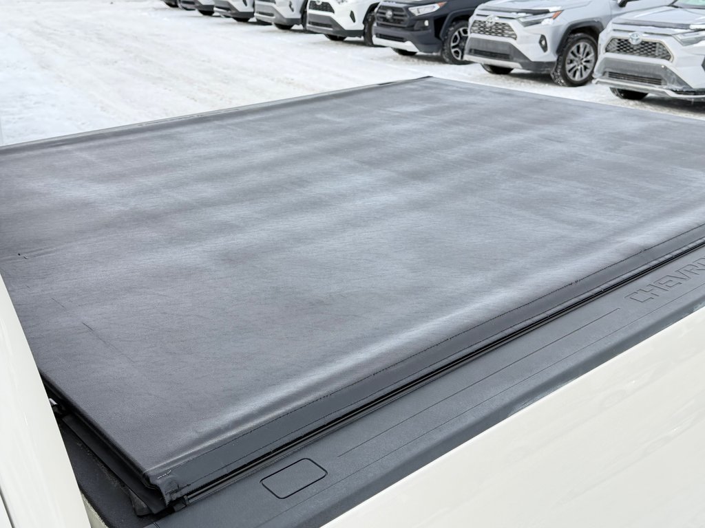 Chevrolet Silverado 1500 HIGH COUNTRY 6.2 / CREW / MARCHEPIEDS / TOILE ET + 2015 à Thetford Mines, Québec - 22 - w1024h768px