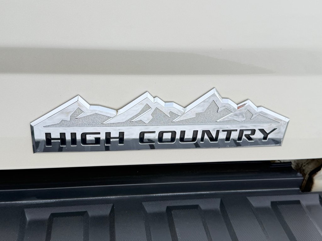 Chevrolet Silverado 1500 HIGH COUNTRY 6.2 / CREW / MARCHEPIEDS / TOILE ET + 2015 à Thetford Mines, Québec - 27 - w1024h768px