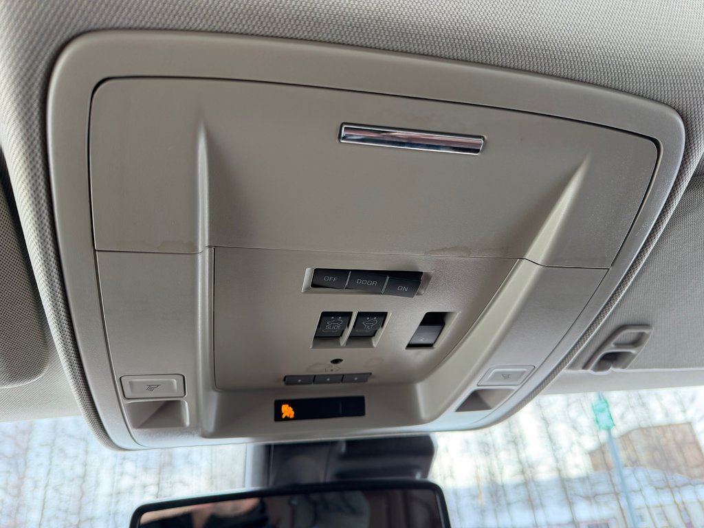 Chevrolet Silverado 1500 HIGH COUNTRY 6.2 / CREW / MARCHEPIEDS / TOILE ET + 2015 à Thetford Mines, Québec - 59 - w1024h768px