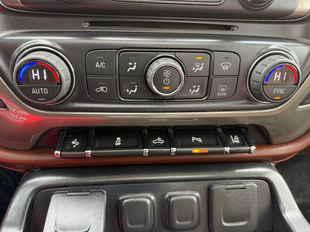 Chevrolet Silverado 1500 HIGH COUNTRY 6.2 / CREW / MARCHEPIEDS / TOILE ET + 2015 à Thetford Mines, Québec - 53 - w1024h768px