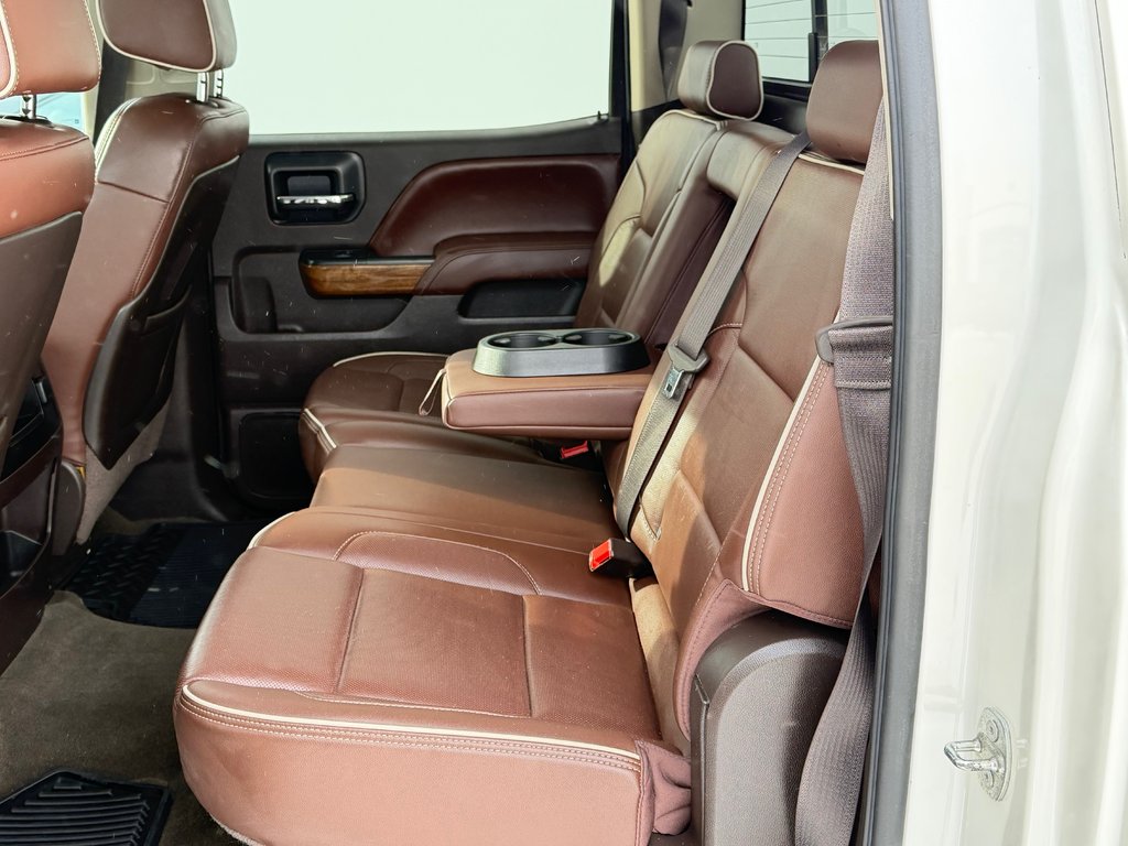 Chevrolet Silverado 1500 HIGH COUNTRY 6.2 / CREW / MARCHEPIEDS / TOILE ET + 2015 à Thetford Mines, Québec - 61 - w1024h768px