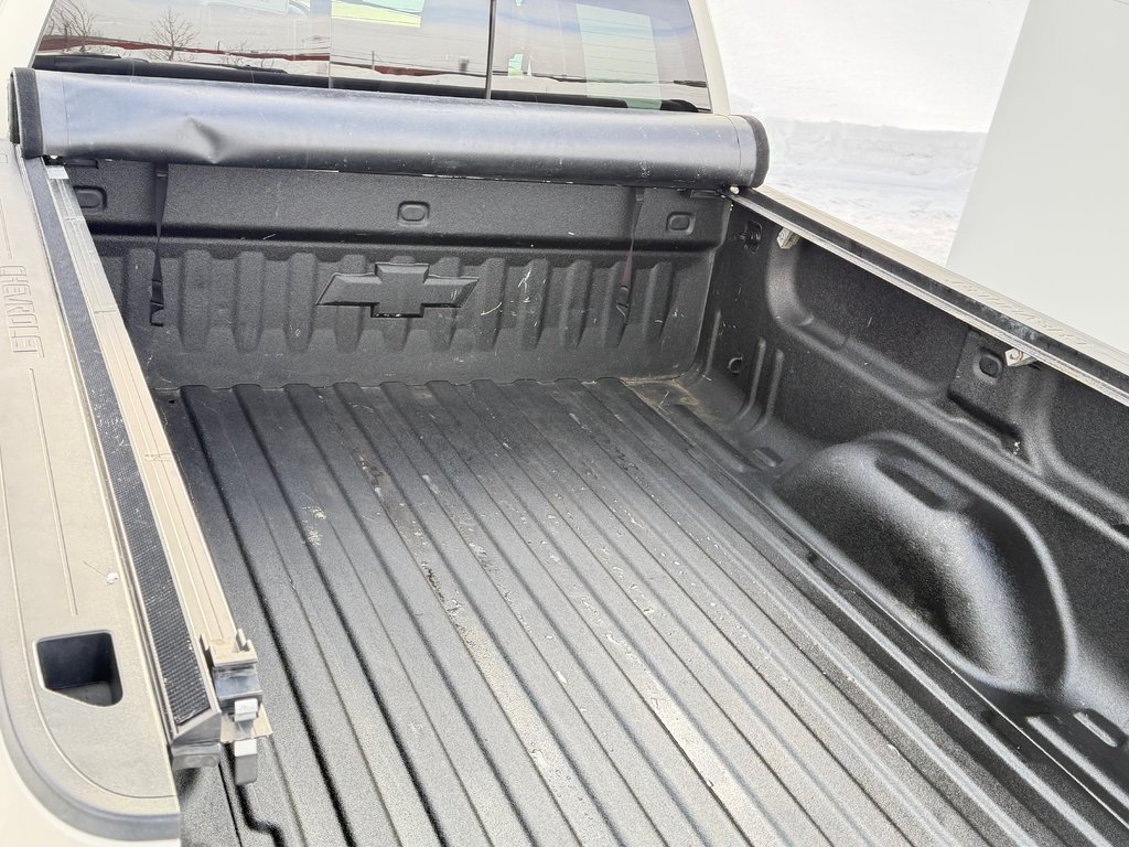 Chevrolet Silverado 1500 HIGH COUNTRY 6.2 / CREW / MARCHEPIEDS / TOILE ET + 2015 à Thetford Mines, Québec - 68 - w1024h768px