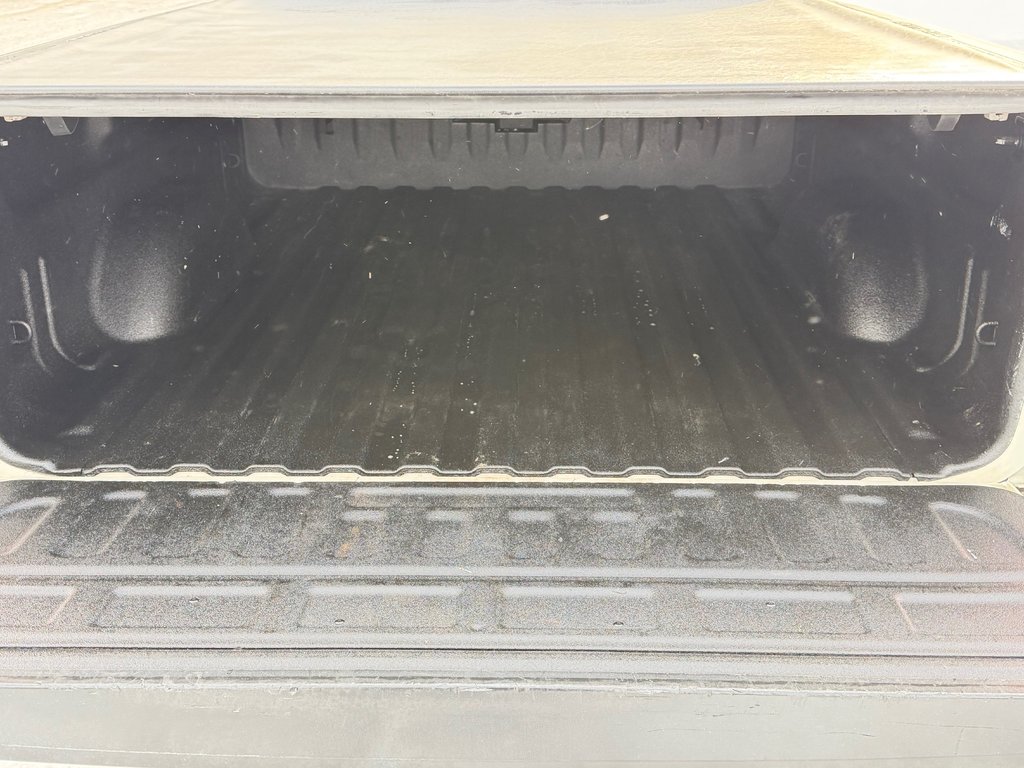 Chevrolet Silverado 1500 HIGH COUNTRY 6.2 / CREW / MARCHEPIEDS / TOILE ET + 2015 à Thetford Mines, Québec - 66 - w1024h768px