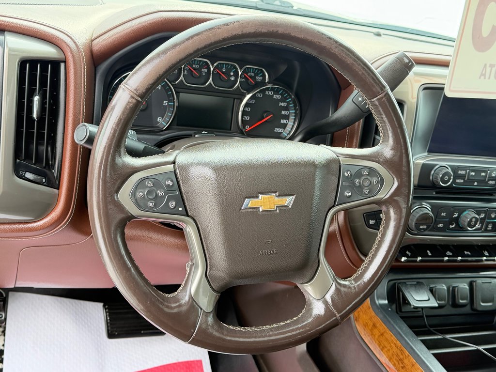 Chevrolet Silverado 1500 HIGH COUNTRY 6.2 / CREW / MARCHEPIEDS / TOILE ET + 2015 à Thetford Mines, Québec - 42 - w1024h768px