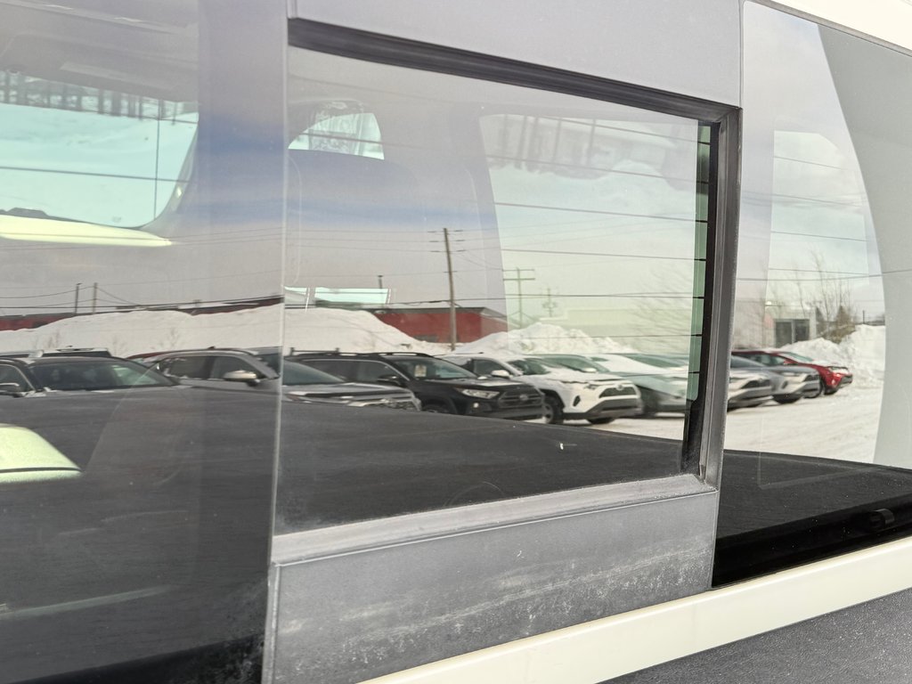 Chevrolet Silverado 1500 HIGH COUNTRY 6.2 / CREW / MARCHEPIEDS / TOILE ET + 2015 à Thetford Mines, Québec - 63 - w1024h768px