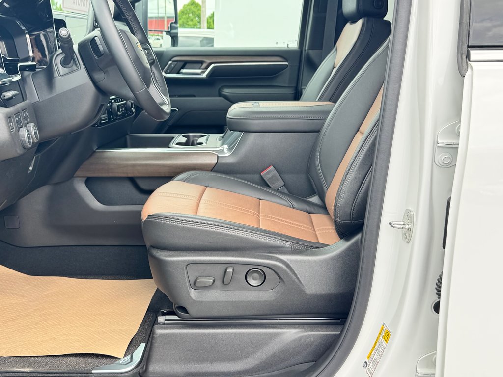 2024 Chevrolet Silverado 2500HD HIGH COUNTRY / MARCHE PIED ÉLECTRIQUE / IMPECCABLE / BAS KILOMÉTRAGE / WOW in Thetford Mines, Quebec - 40 - w1024h768px