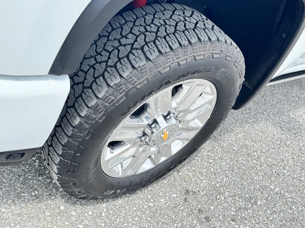 2024 Chevrolet Silverado 2500HD HIGH COUNTRY / MARCHE PIED ÉLECTRIQUE / IMPECCABLE / BAS KILOMÉTRAGE / WOW in Thetford Mines, Quebec - 15 - w1024h768px