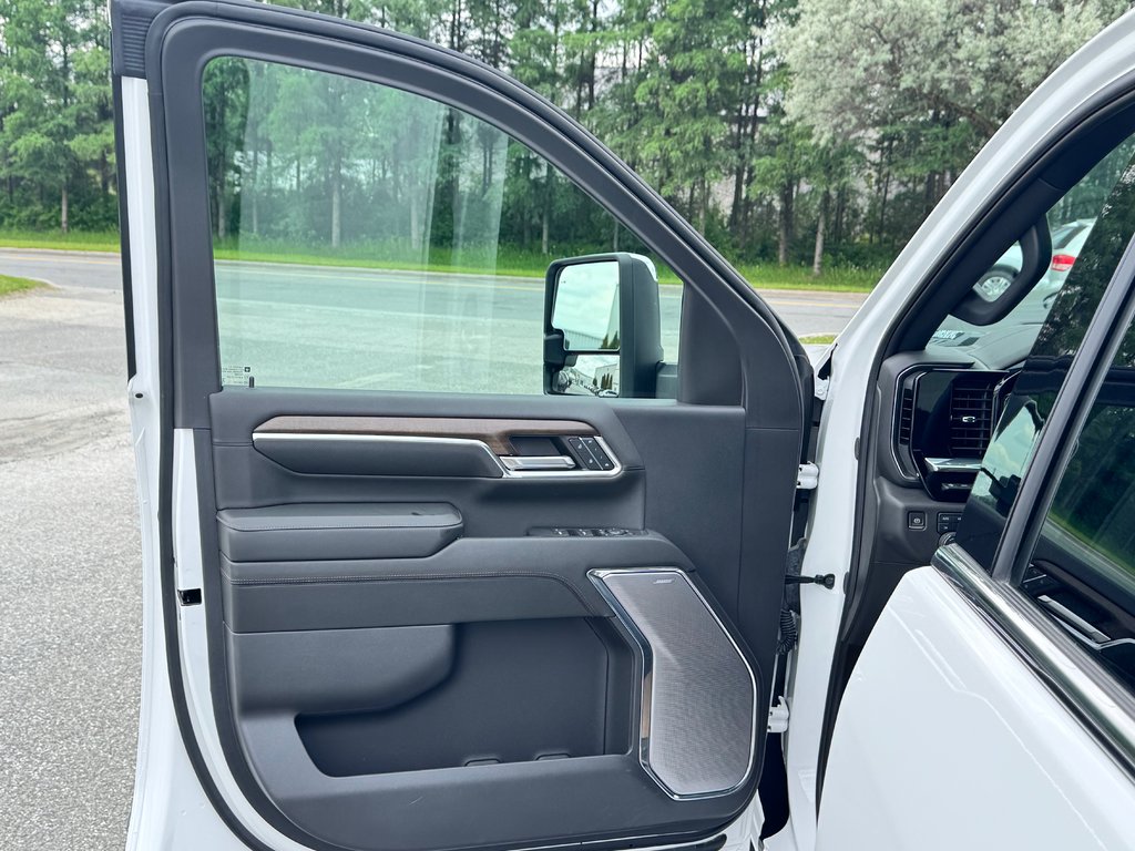 2024 Chevrolet Silverado 2500HD HIGH COUNTRY / MARCHE PIED ÉLECTRIQUE / IMPECCABLE / BAS KILOMÉTRAGE / WOW in Thetford Mines, Quebec - 34 - w1024h768px
