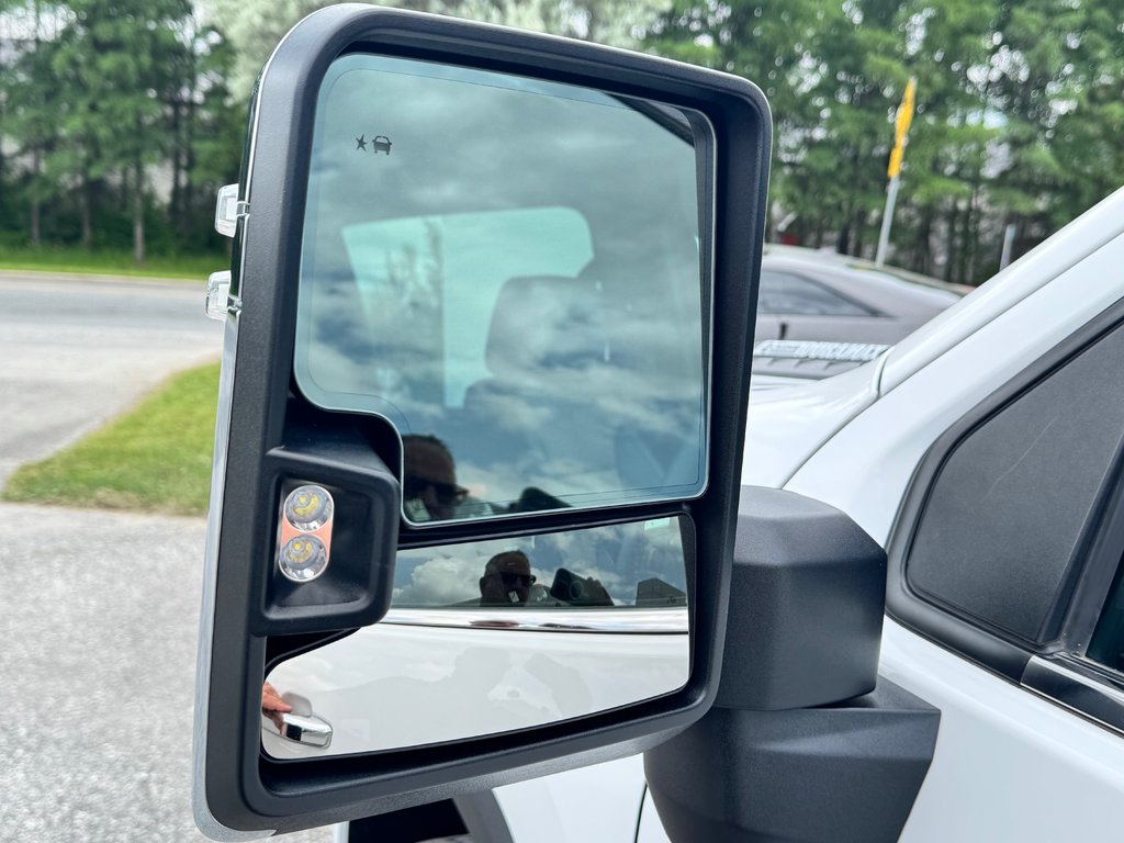 2024 Chevrolet Silverado 2500HD HIGH COUNTRY / MARCHE PIED ÉLECTRIQUE / IMPECCABLE / BAS KILOMÉTRAGE / WOW in Thetford Mines, Quebec - 33 - w1024h768px