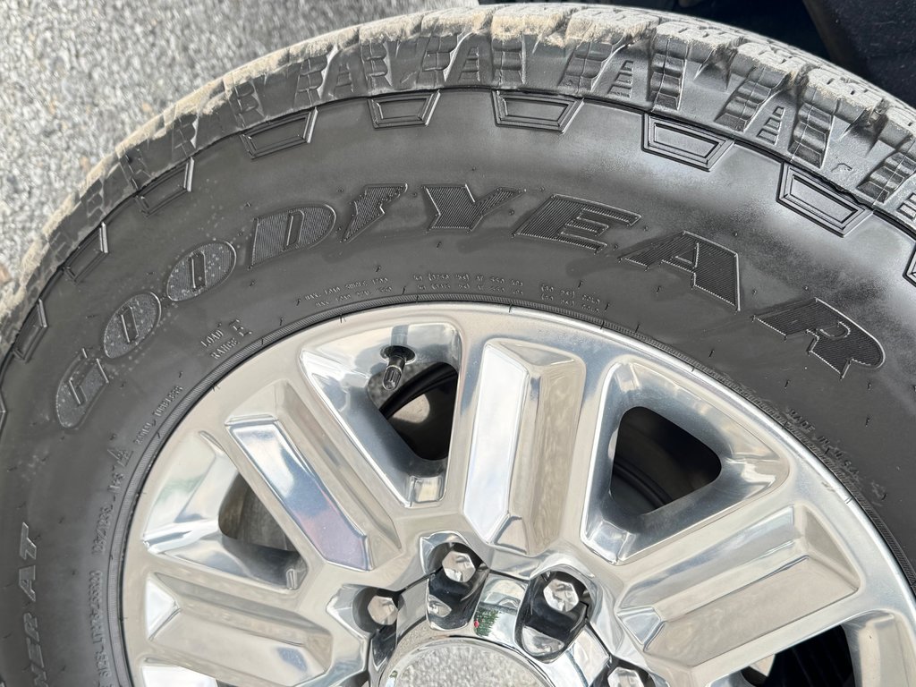 2024 Chevrolet Silverado 2500HD HIGH COUNTRY / MARCHE PIED ÉLECTRIQUE / IMPECCABLE / BAS KILOMÉTRAGE / WOW in Thetford Mines, Quebec - 17 - w1024h768px