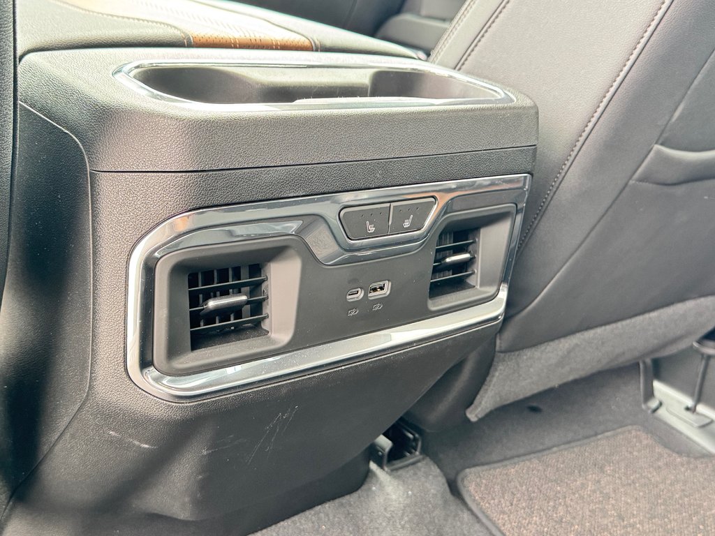 2024 Chevrolet Silverado 2500HD HIGH COUNTRY / MARCHE PIED ÉLECTRIQUE / IMPECCABLE / BAS KILOMÉTRAGE / WOW in Thetford Mines, Quebec - 69 - w1024h768px