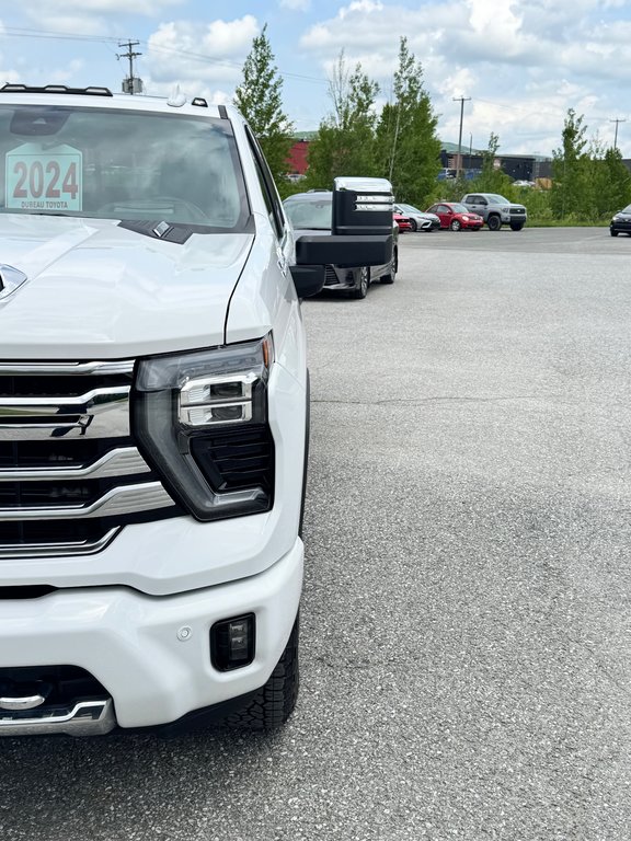 2024 Chevrolet Silverado 2500HD HIGH COUNTRY / MARCHE PIED ÉLECTRIQUE / IMPECCABLE / BAS KILOMÉTRAGE / WOW in Thetford Mines, Quebec - 9 - w1024h768px