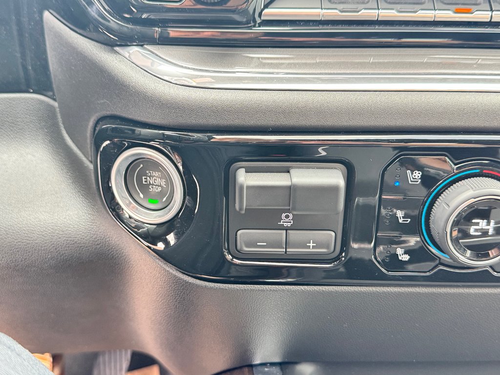 2024 Chevrolet Silverado 2500HD HIGH COUNTRY / MARCHE PIED ÉLECTRIQUE / IMPECCABLE / BAS KILOMÉTRAGE / WOW in Thetford Mines, Quebec - 55 - w1024h768px