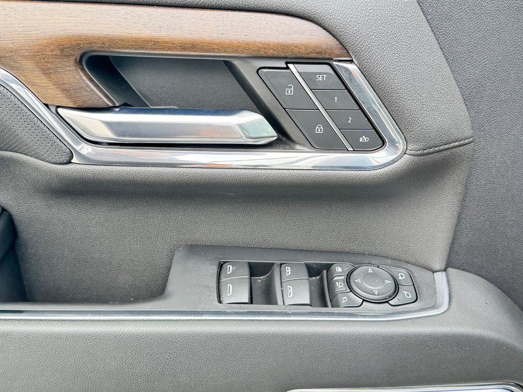 2024 Chevrolet Silverado 2500HD HIGH COUNTRY / MARCHE PIED ÉLECTRIQUE / IMPECCABLE / BAS KILOMÉTRAGE / WOW in Thetford Mines, Quebec - 35 - w1024h768px