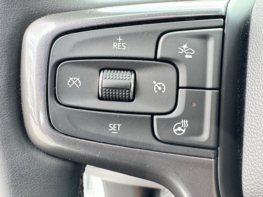 2024 Chevrolet Silverado 2500HD HIGH COUNTRY / MARCHE PIED ÉLECTRIQUE / IMPECCABLE / BAS KILOMÉTRAGE / WOW in Thetford Mines, Quebec - 48 - w1024h768px