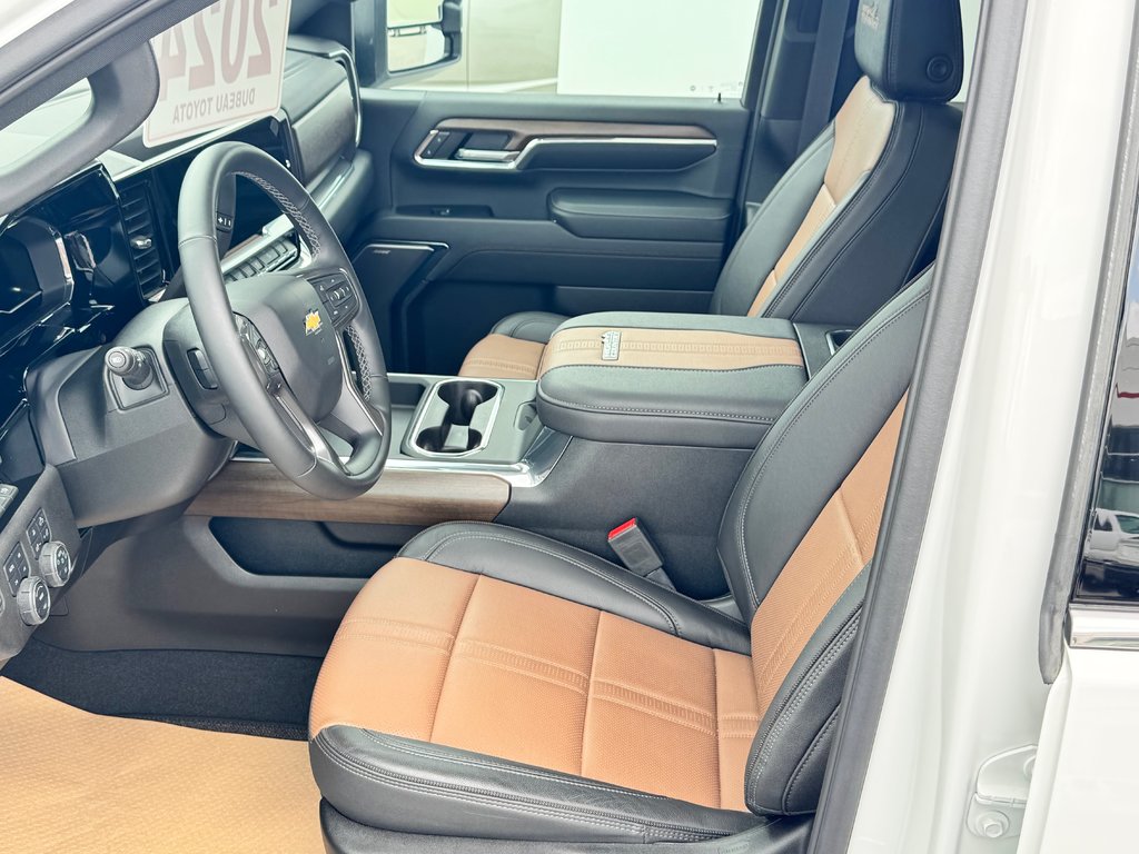 2024 Chevrolet Silverado 2500HD HIGH COUNTRY / MARCHE PIED ÉLECTRIQUE / IMPECCABLE / BAS KILOMÉTRAGE / WOW in Thetford Mines, Quebec - 38 - w1024h768px