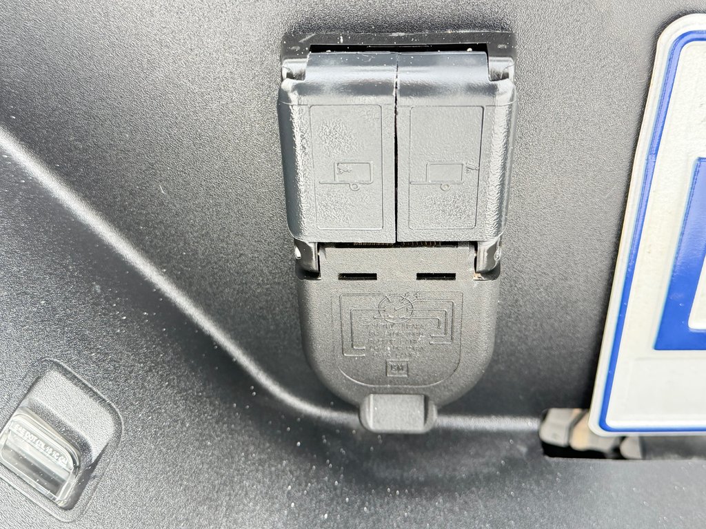 2025 Chevrolet Silverado 2500HD DEMO / Z71 / MARCHE PIED ELECTRIQUE / CAPACITE 22 000 LBS / IMPECCABLE / MAGS 20 CHROME in Thetford Mines, Quebec - 31 - w1024h768px