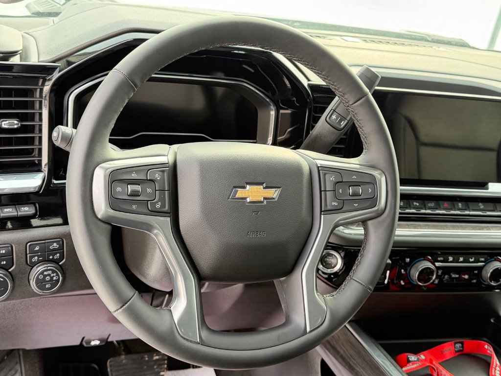 2025 Chevrolet Silverado 2500HD DEMO / Z71 / MARCHE PIED ELECTRIQUE / CAPACITE 22 000 LBS / IMPECCABLE / MAGS 20 CHROME in Thetford Mines, Quebec - 47 - w1024h768px