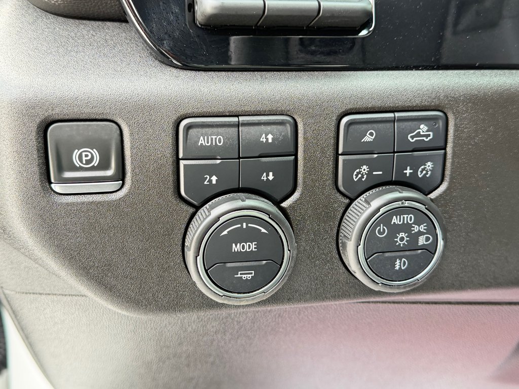 2025 Chevrolet Silverado 2500HD DEMO / Z71 / MARCHE PIED ELECTRIQUE / CAPACITE 22 000 LBS / IMPECCABLE / MAGS 20 CHROME in Thetford Mines, Quebec - 45 - w1024h768px