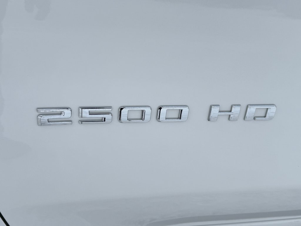 2025 Chevrolet Silverado 2500HD DEMO / Z71 / MARCHE PIED ELECTRIQUE / CAPACITE 22 000 LBS / IMPECCABLE / MAGS 20 CHROME in Thetford Mines, Quebec - 24 - w1024h768px