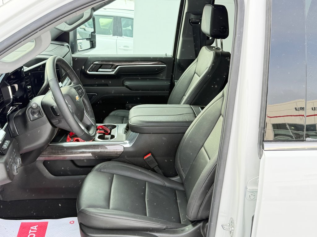 2025 Chevrolet Silverado 2500HD DEMO / Z71 / MARCHE PIED ELECTRIQUE / CAPACITE 22 000 LBS / IMPECCABLE / MAGS 20 CHROME in Thetford Mines, Quebec - 42 - w1024h768px