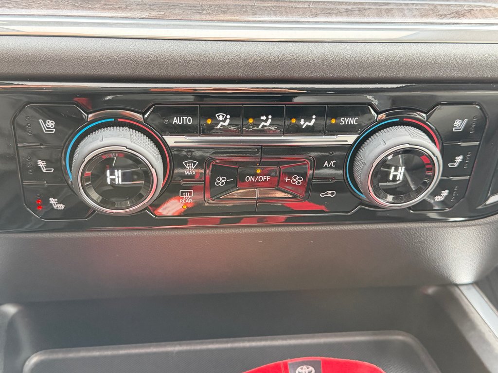 2025 Chevrolet Silverado 2500HD DEMO / Z71 / MARCHE PIED ELECTRIQUE / CAPACITE 22 000 LBS / IMPECCABLE / MAGS 20 CHROME in Thetford Mines, Quebec - 58 - w1024h768px