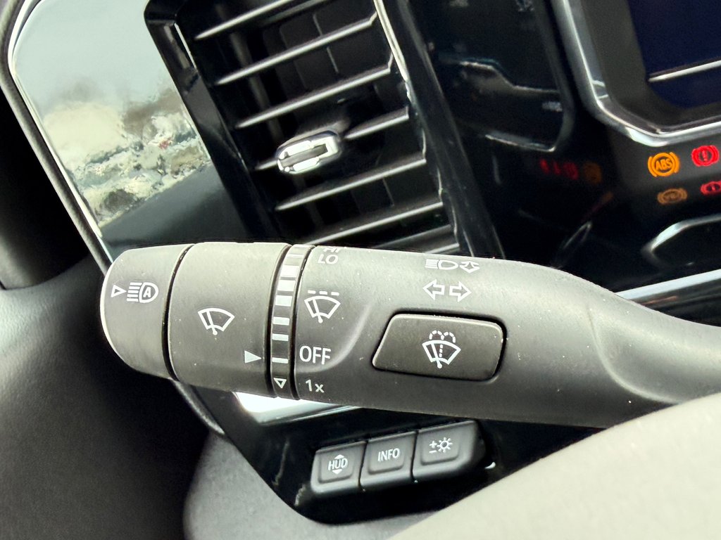 2025 Chevrolet Silverado 2500HD DEMO / Z71 / MARCHE PIED ELECTRIQUE / CAPACITE 22 000 LBS / IMPECCABLE / MAGS 20 CHROME in Thetford Mines, Quebec - 49 - w1024h768px