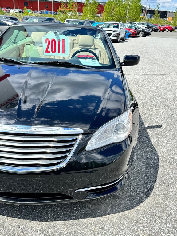 Chrysler 200 CONVERTIBLE / V6 / JAMAIS SORTI L'HIVER / 2011 à Thetford Mines, Québec - 8 - w1024h768px