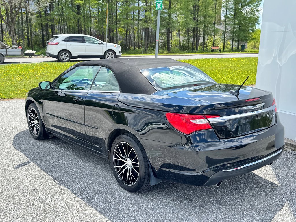 Chrysler 200 CONVERTIBLE / V6 / JAMAIS SORTI L'HIVER / 2011 à Thetford Mines, Québec - 53 - w1024h768px