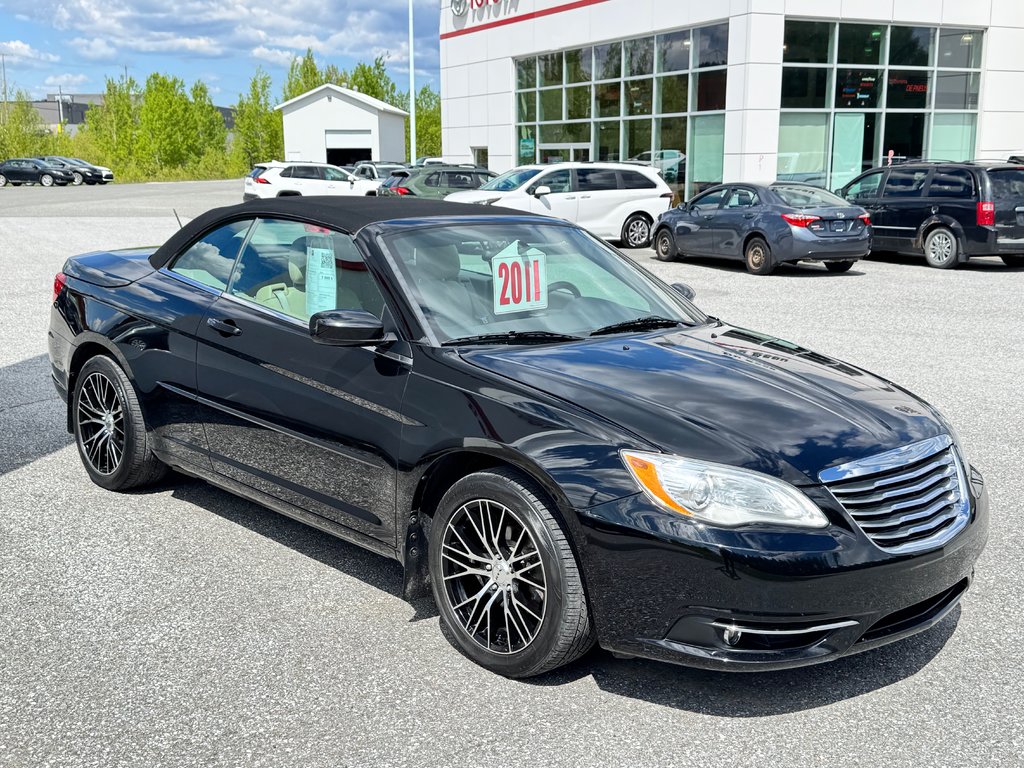 Chrysler 200 CONVERTIBLE / V6 / JAMAIS SORTI L'HIVER / 2011 à Thetford Mines, Québec - 50 - w1024h768px
