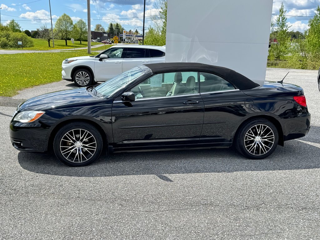 Chrysler 200 CONVERTIBLE / V6 / JAMAIS SORTI L'HIVER / 2011 à Thetford Mines, Québec - 54 - w1024h768px