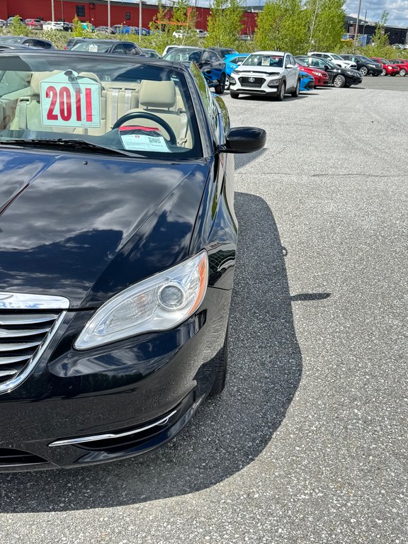 Chrysler 200 CONVERTIBLE / V6 / JAMAIS SORTI L'HIVER / 2011 à Thetford Mines, Québec - 9 - w1024h768px