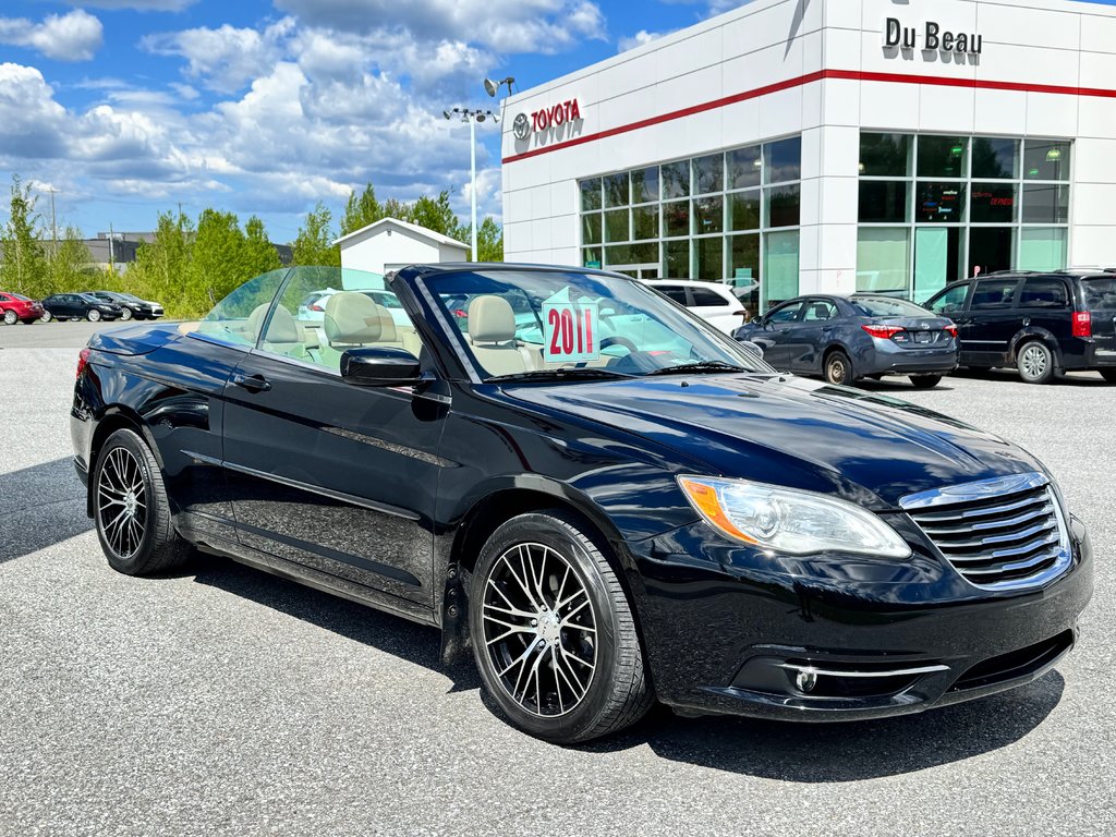 Chrysler 200 CONVERTIBLE / V6 / JAMAIS SORTI L'HIVER / 2011 à Thetford Mines, Québec - 3 - w1024h768px