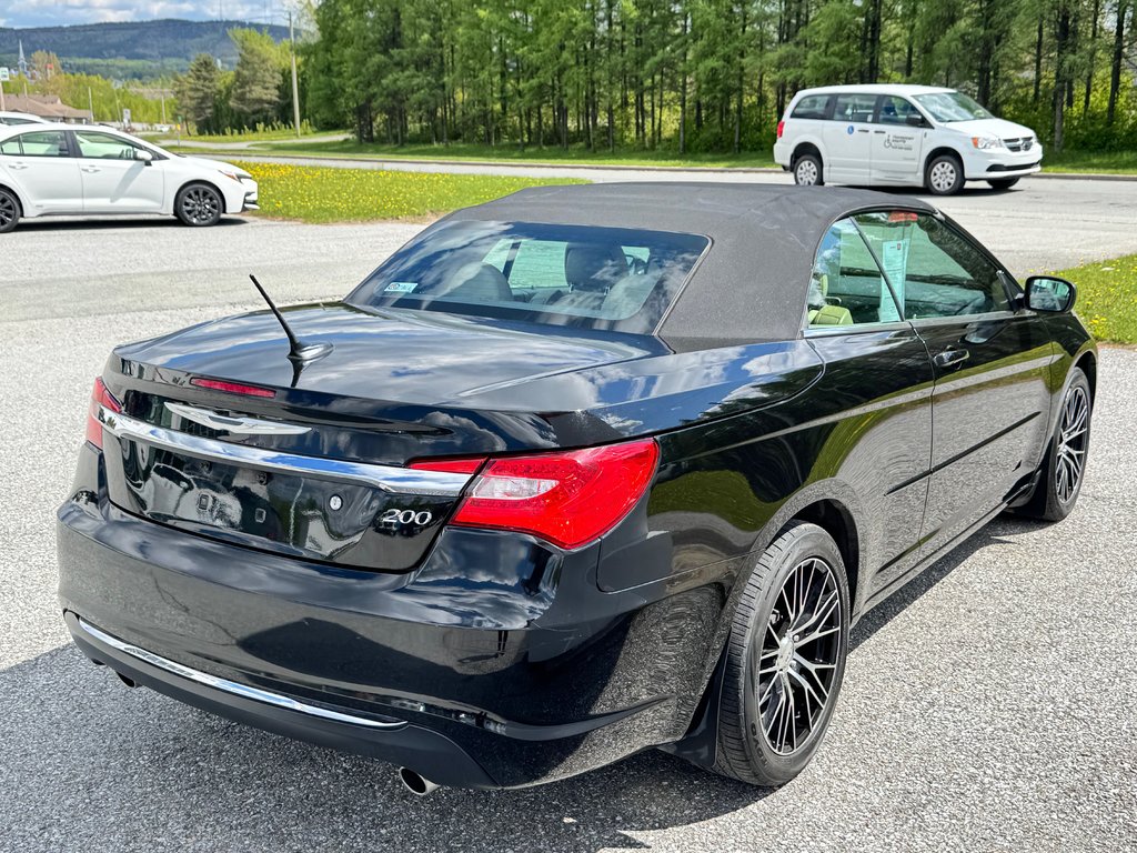 Chrysler 200 CONVERTIBLE / V6 / JAMAIS SORTI L'HIVER / 2011 à Thetford Mines, Québec - 51 - w1024h768px