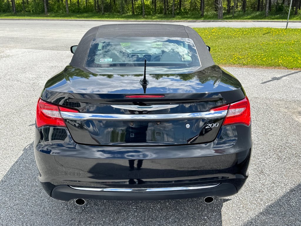 Chrysler 200 CONVERTIBLE / V6 / JAMAIS SORTI L'HIVER / 2011 à Thetford Mines, Québec - 52 - w1024h768px