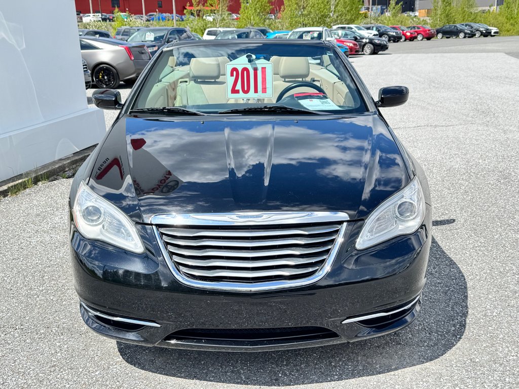 Chrysler 200 CONVERTIBLE / V6 / JAMAIS SORTI L'HIVER / 2011 à Thetford Mines, Québec - 2 - w1024h768px