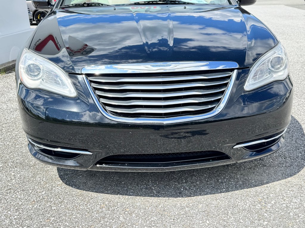 Chrysler 200 CONVERTIBLE / V6 / JAMAIS SORTI L'HIVER / 2011 à Thetford Mines, Québec - 12 - w1024h768px