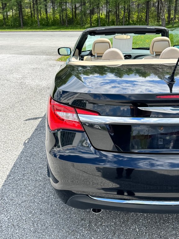 Chrysler 200 CONVERTIBLE / V6 / JAMAIS SORTI L'HIVER / 2011 à Thetford Mines, Québec - 17 - w1024h768px