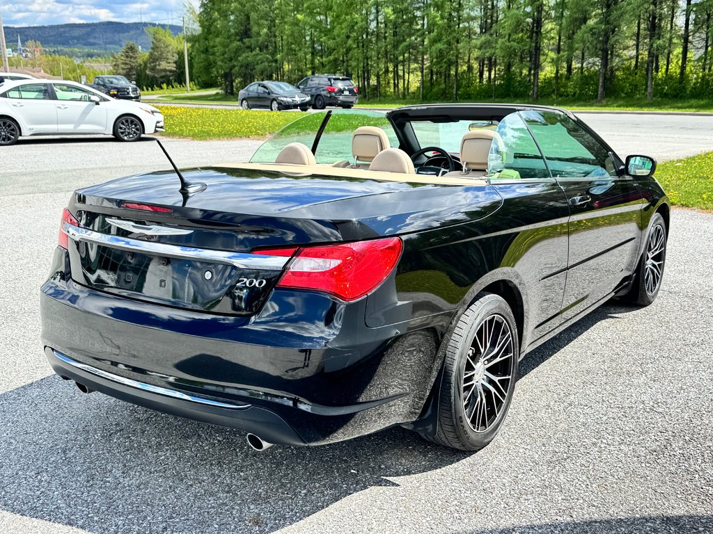 Chrysler 200 CONVERTIBLE / V6 / JAMAIS SORTI L'HIVER / 2011 à Thetford Mines, Québec - 4 - w1024h768px
