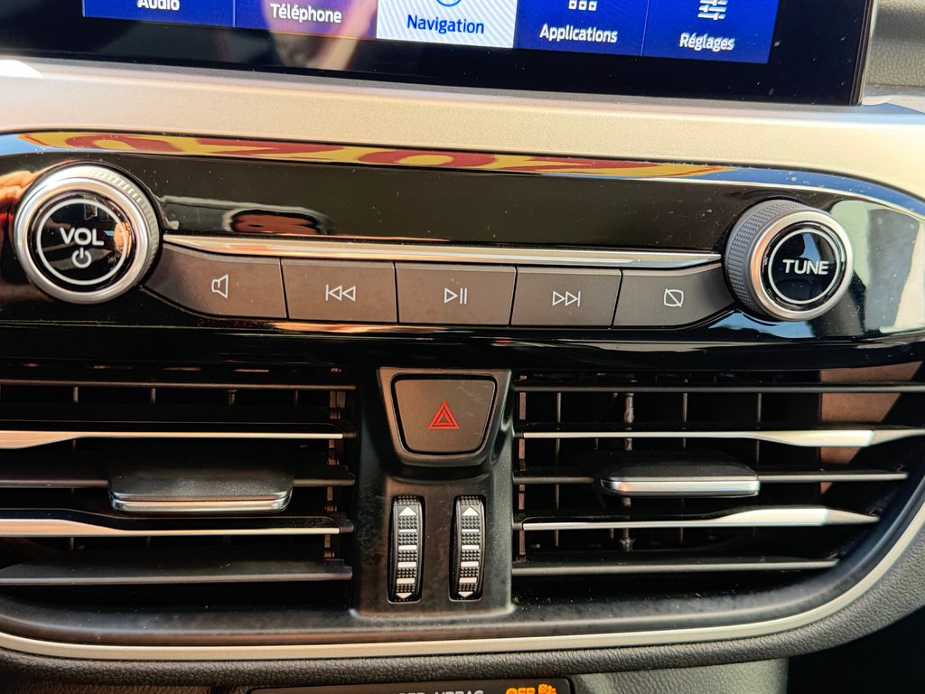 2020 Ford Escape SEL AWD / ATTACHE REMORQUE / TRÈS TRÈS BEAU / in Thetford Mines, Quebec - 45 - w1024h768px