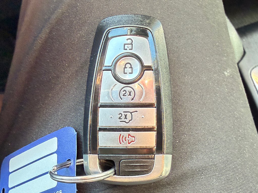 2020 Ford Escape SEL AWD / ATTACHE REMORQUE / TRÈS TRÈS BEAU / in Thetford Mines, Quebec - 54 - w1024h768px