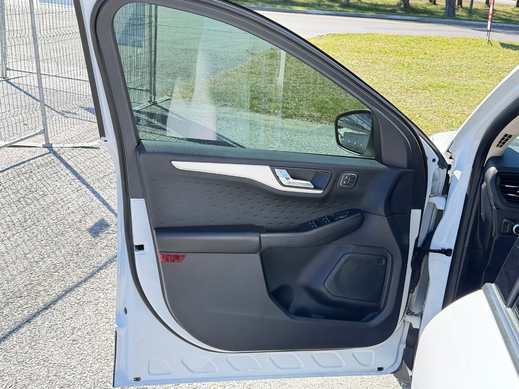2020 Ford Escape SEL AWD / ATTACHE REMORQUE / TRÈS TRÈS BEAU / in Thetford Mines, Quebec - 29 - w1024h768px