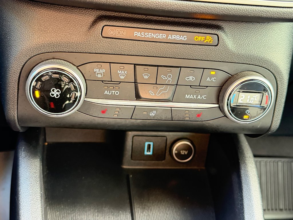 2020 Ford Escape SEL AWD / ATTACHE REMORQUE / TRÈS TRÈS BEAU / in Thetford Mines, Quebec - 46 - w1024h768px