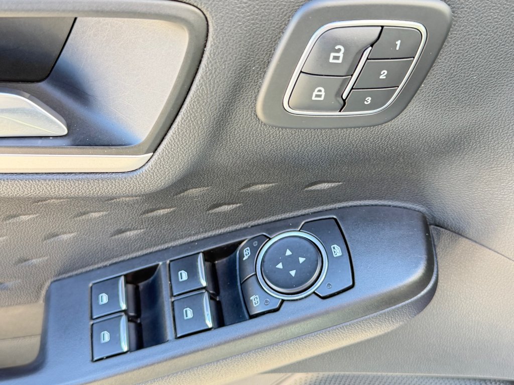 2020 Ford Escape SEL AWD / ATTACHE REMORQUE / TRÈS TRÈS BEAU / in Thetford Mines, Quebec - 30 - w1024h768px