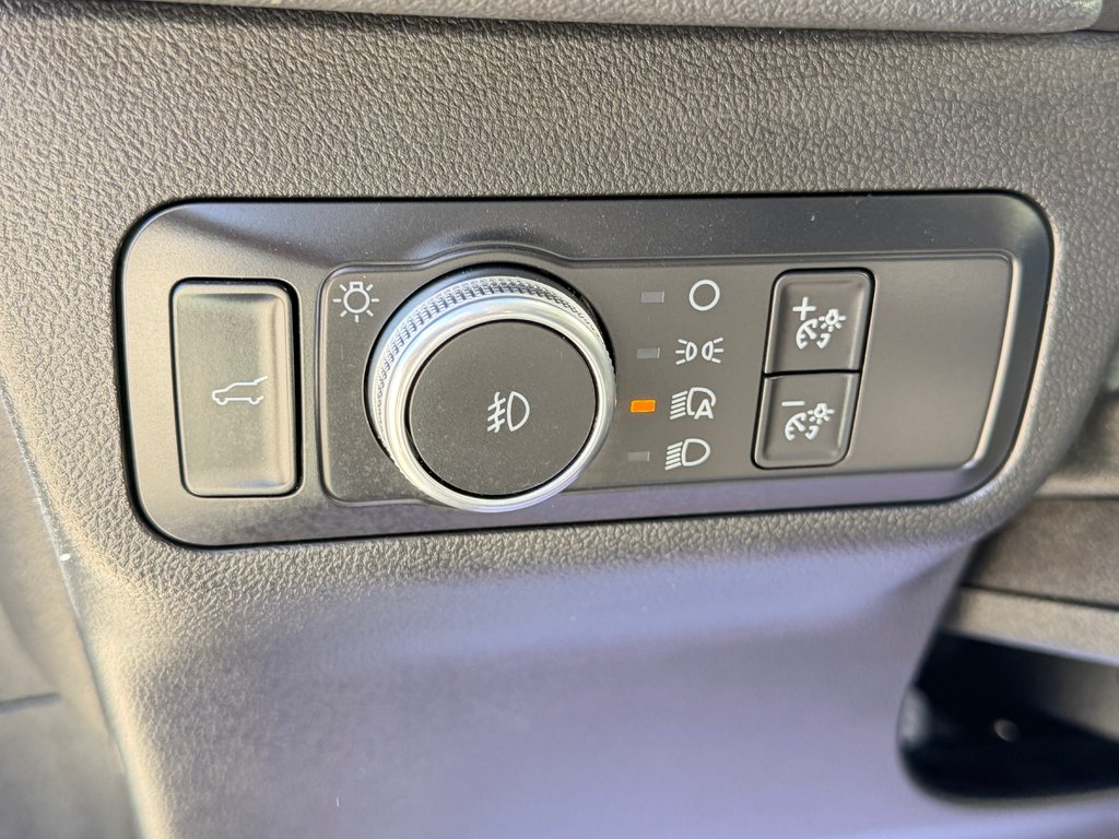 2020 Ford Escape SEL AWD / ATTACHE REMORQUE / TRÈS TRÈS BEAU / in Thetford Mines, Quebec - 35 - w1024h768px